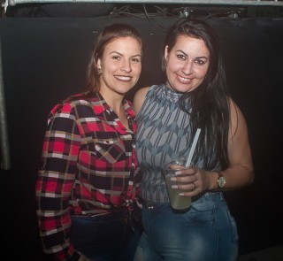 
<a style='margin-left: 5px;' class='btn btn-xs btn-social btn-facebook' href='https://www.facebook.com/sharer/sharer.php?u=https://galeramix.s01.web.getmuller.com.br/imagem/a82/800-800-90/conteudo/site_galerias/82/festa-do-caminhoneiro-tijucas-hugo-e-thiago-tijucas-48.jpg' rel='popup' data-width='500' data-height='400'><i class='fa fa-facebook'></i>Compartilhar <span class='hidden-xs'>no Facebook</span>
</a> 
<a class='btn btn-default btn-xs' target='_blank' href='imagem/a82/800-800-90/conteudo/site_galerias/82/festa-do-caminhoneiro-tijucas-hugo-e-thiago-tijucas-48.jpg'>
<span class='glyphicon glyphicon-cloud-download'></span> Salvar
</a>
