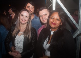 
<a style='margin-left: 5px;' class='btn btn-xs btn-social btn-facebook' href='https://www.facebook.com/sharer/sharer.php?u=https://galeramix.s01.web.getmuller.com.br/imagem/a82/800-800-90/conteudo/site_galerias/82/festa-do-caminhoneiro-tijucas-hugo-e-thiago-tijucas-56.jpg' rel='popup' data-width='500' data-height='400'><i class='fa fa-facebook'></i>Compartilhar <span class='hidden-xs'>no Facebook</span>
</a> 
<a class='btn btn-default btn-xs' target='_blank' href='imagem/a82/800-800-90/conteudo/site_galerias/82/festa-do-caminhoneiro-tijucas-hugo-e-thiago-tijucas-56.jpg'>
<span class='glyphicon glyphicon-cloud-download'></span> Salvar
</a>
