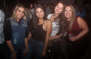 
<a style='margin-left: 5px;' class='btn btn-xs btn-social btn-facebook' href='https://www.facebook.com/sharer/sharer.php?u=https://galeramix.s01.web.getmuller.com.br/imagem/a82/800-800-90/conteudo/site_galerias/82/festa-do-caminhoneiro-tijucas-hugo-e-thiago-tijucas-62.jpg' rel='popup' data-width='500' data-height='400'><i class='fa fa-facebook'></i>Compartilhar <span class='hidden-xs'>no Facebook</span>
</a> 
<a class='btn btn-default btn-xs' target='_blank' href='imagem/a82/800-800-90/conteudo/site_galerias/82/festa-do-caminhoneiro-tijucas-hugo-e-thiago-tijucas-62.jpg'>
<span class='glyphicon glyphicon-cloud-download'></span> Salvar
</a>
