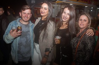 
<a style='margin-left: 5px;' class='btn btn-xs btn-social btn-facebook' href='https://www.facebook.com/sharer/sharer.php?u=https://galeramix.s01.web.getmuller.com.br/imagem/a82/800-800-90/conteudo/site_galerias/82/festa-do-caminhoneiro-tijucas-hugo-e-thiago-tijucas-69.jpg' rel='popup' data-width='500' data-height='400'><i class='fa fa-facebook'></i>Compartilhar <span class='hidden-xs'>no Facebook</span>
</a> 
<a class='btn btn-default btn-xs' target='_blank' href='imagem/a82/800-800-90/conteudo/site_galerias/82/festa-do-caminhoneiro-tijucas-hugo-e-thiago-tijucas-69.jpg'>
<span class='glyphicon glyphicon-cloud-download'></span> Salvar
</a>
