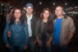 
<a style='margin-left: 5px;' class='btn btn-xs btn-social btn-facebook' href='https://www.facebook.com/sharer/sharer.php?u=https://galeramix.s01.web.getmuller.com.br/imagem/a82/800-800-90/conteudo/site_galerias/82/festa-do-caminhoneiro-tijucas-hugo-e-thiago-tijucas-70.jpg' rel='popup' data-width='500' data-height='400'><i class='fa fa-facebook'></i>Compartilhar <span class='hidden-xs'>no Facebook</span>
</a> 
<a class='btn btn-default btn-xs' target='_blank' href='imagem/a82/800-800-90/conteudo/site_galerias/82/festa-do-caminhoneiro-tijucas-hugo-e-thiago-tijucas-70.jpg'>
<span class='glyphicon glyphicon-cloud-download'></span> Salvar
</a>
