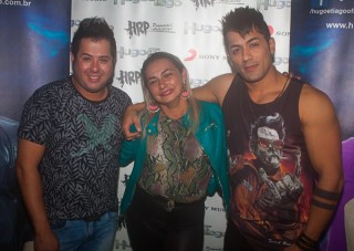 
<a style='margin-left: 5px;' class='btn btn-xs btn-social btn-facebook' href='https://www.facebook.com/sharer/sharer.php?u=https://galeramix.s01.web.getmuller.com.br/imagem/a82/800-800-90/conteudo/site_galerias/82/festa-do-caminhoneiro-tijucas-hugo-e-thiago-tijucas-84.jpg' rel='popup' data-width='500' data-height='400'><i class='fa fa-facebook'></i>Compartilhar <span class='hidden-xs'>no Facebook</span>
</a> 
<a class='btn btn-default btn-xs' target='_blank' href='imagem/a82/800-800-90/conteudo/site_galerias/82/festa-do-caminhoneiro-tijucas-hugo-e-thiago-tijucas-84.jpg'>
<span class='glyphicon glyphicon-cloud-download'></span> Salvar
</a>
