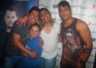 
<a style='margin-left: 5px;' class='btn btn-xs btn-social btn-facebook' href='https://www.facebook.com/sharer/sharer.php?u=https://galeramix.s01.web.getmuller.com.br/imagem/a82/800-800-90/conteudo/site_galerias/82/festa-do-caminhoneiro-tijucas-hugo-e-thiago-tijucas-91.jpg' rel='popup' data-width='500' data-height='400'><i class='fa fa-facebook'></i>Compartilhar <span class='hidden-xs'>no Facebook</span>
</a> 
<a class='btn btn-default btn-xs' target='_blank' href='imagem/a82/800-800-90/conteudo/site_galerias/82/festa-do-caminhoneiro-tijucas-hugo-e-thiago-tijucas-91.jpg'>
<span class='glyphicon glyphicon-cloud-download'></span> Salvar
</a>
