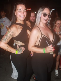 
                                <a style='margin-left: 5px;' class='btn btn-xs btn-social btn-facebook' href='https://www.facebook.com/sharer/sharer.php?u=https://galeramix.s01.web.getmuller.com.br/imagem/a84/800-800-90/conteudo/site_galerias/84/feijoada-do-jean-negao-galera-mix-10.jpg' rel='popup' data-width='500' data-height='400'><i class='fa fa-facebook'></i>Compartilhar <span class='hidden-xs'>no Facebook</span>
                            </a> 
                            <a class='btn btn-default btn-xs' target='_blank' href='imagem/a84/800-800-90/conteudo/site_galerias/84/feijoada-do-jean-negao-galera-mix-10.jpg'>
                                <span class='glyphicon glyphicon-cloud-download'></span> Salvar
                            </a>
                            