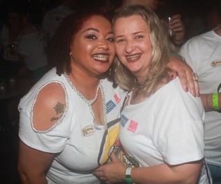 
                        <a style='margin-left: 5px;' class='btn btn-xs btn-social btn-facebook' href='https://www.facebook.com/sharer/sharer.php?u=https://galeramix.s01.web.getmuller.com.br/imagem/a84/800-800-90/conteudo/site_galerias/84/feijoada-do-jean-negao-galera-mix-12.jpg' rel='popup' data-width='500' data-height='400'><i class='fa fa-facebook'></i>Compartilhar <span class='hidden-xs'>no Facebook</span>
                    </a> 
                    <a class='btn btn-default btn-xs' target='_blank' href='imagem/a84/800-800-90/conteudo/site_galerias/84/feijoada-do-jean-negao-galera-mix-12.jpg'>
                        <span class='glyphicon glyphicon-cloud-download'></span> Salvar
                    </a>
                    