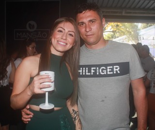 
        <a style='margin-left: 5px;' class='btn btn-xs btn-social btn-facebook' href='https://www.facebook.com/sharer/sharer.php?u=https://galeramix.s01.web.getmuller.com.br/imagem/a84/800-800-90/conteudo/site_galerias/84/feijoada-do-jean-negao-galera-mix-16.jpg' rel='popup' data-width='500' data-height='400'><i class='fa fa-facebook'></i>Compartilhar <span class='hidden-xs'>no Facebook</span>
    </a> 
    <a class='btn btn-default btn-xs' target='_blank' href='imagem/a84/800-800-90/conteudo/site_galerias/84/feijoada-do-jean-negao-galera-mix-16.jpg'>
        <span class='glyphicon glyphicon-cloud-download'></span> Salvar
    </a>
    