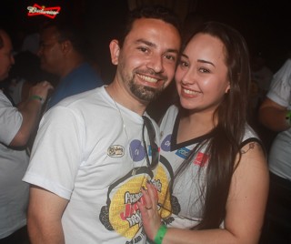 
<a style='margin-left: 5px;' class='btn btn-xs btn-social btn-facebook' href='https://www.facebook.com/sharer/sharer.php?u=https://galeramix.s01.web.getmuller.com.br/imagem/a84/800-800-90/conteudo/site_galerias/84/feijoada-do-jean-negao-galera-mix-19.jpg' rel='popup' data-width='500' data-height='400'><i class='fa fa-facebook'></i>Compartilhar <span class='hidden-xs'>no Facebook</span>
</a> 
<a class='btn btn-default btn-xs' target='_blank' href='imagem/a84/800-800-90/conteudo/site_galerias/84/feijoada-do-jean-negao-galera-mix-19.jpg'>
<span class='glyphicon glyphicon-cloud-download'></span> Salvar
</a>
