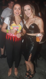 
<a style='margin-left: 5px;' class='btn btn-xs btn-social btn-facebook' href='https://www.facebook.com/sharer/sharer.php?u=https://galeramix.s01.web.getmuller.com.br/imagem/a84/800-800-90/conteudo/site_galerias/84/feijoada-do-jean-negao-galera-mix-27.jpg' rel='popup' data-width='500' data-height='400'><i class='fa fa-facebook'></i>Compartilhar <span class='hidden-xs'>no Facebook</span>
</a> 
<a class='btn btn-default btn-xs' target='_blank' href='imagem/a84/800-800-90/conteudo/site_galerias/84/feijoada-do-jean-negao-galera-mix-27.jpg'>
<span class='glyphicon glyphicon-cloud-download'></span> Salvar
</a>
