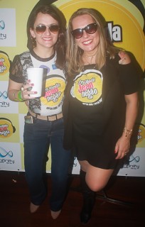 
<a style='margin-left: 5px;' class='btn btn-xs btn-social btn-facebook' href='https://www.facebook.com/sharer/sharer.php?u=https://galeramix.s01.web.getmuller.com.br/imagem/a84/800-800-90/conteudo/site_galerias/84/feijoada-do-jean-negao-galera-mix-3.jpg' rel='popup' data-width='500' data-height='400'><i class='fa fa-facebook'></i>Compartilhar <span class='hidden-xs'>no Facebook</span>
</a> 
<a class='btn btn-default btn-xs' target='_blank' href='imagem/a84/800-800-90/conteudo/site_galerias/84/feijoada-do-jean-negao-galera-mix-3.jpg'>
<span class='glyphicon glyphicon-cloud-download'></span> Salvar
</a>
