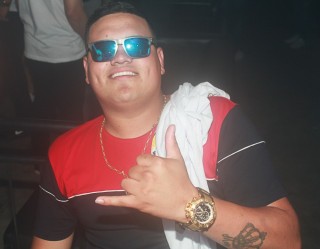 
<a style='margin-left: 5px;' class='btn btn-xs btn-social btn-facebook' href='https://www.facebook.com/sharer/sharer.php?u=https://galeramix.s01.web.getmuller.com.br/imagem/a84/800-800-90/conteudo/site_galerias/84/feijoada-do-jean-negao-galera-mix-37.jpg' rel='popup' data-width='500' data-height='400'><i class='fa fa-facebook'></i>Compartilhar <span class='hidden-xs'>no Facebook</span>
</a> 
<a class='btn btn-default btn-xs' target='_blank' href='imagem/a84/800-800-90/conteudo/site_galerias/84/feijoada-do-jean-negao-galera-mix-37.jpg'>
<span class='glyphicon glyphicon-cloud-download'></span> Salvar
</a>
