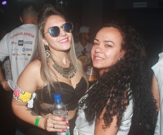 
<a style='margin-left: 5px;' class='btn btn-xs btn-social btn-facebook' href='https://www.facebook.com/sharer/sharer.php?u=https://galeramix.s01.web.getmuller.com.br/imagem/a84/800-800-90/conteudo/site_galerias/84/feijoada-do-jean-negao-galera-mix-38.jpg' rel='popup' data-width='500' data-height='400'><i class='fa fa-facebook'></i>Compartilhar <span class='hidden-xs'>no Facebook</span>
</a> 
<a class='btn btn-default btn-xs' target='_blank' href='imagem/a84/800-800-90/conteudo/site_galerias/84/feijoada-do-jean-negao-galera-mix-38.jpg'>
<span class='glyphicon glyphicon-cloud-download'></span> Salvar
</a>
