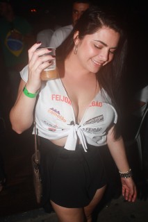 
<a style='margin-left: 5px;' class='btn btn-xs btn-social btn-facebook' href='https://www.facebook.com/sharer/sharer.php?u=https://galeramix.s01.web.getmuller.com.br/imagem/a84/800-800-90/conteudo/site_galerias/84/feijoada-do-jean-negao-galera-mix-39.jpg' rel='popup' data-width='500' data-height='400'><i class='fa fa-facebook'></i>Compartilhar <span class='hidden-xs'>no Facebook</span>
</a> 
<a class='btn btn-default btn-xs' target='_blank' href='imagem/a84/800-800-90/conteudo/site_galerias/84/feijoada-do-jean-negao-galera-mix-39.jpg'>
<span class='glyphicon glyphicon-cloud-download'></span> Salvar
</a>
