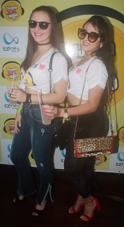 
<a style='margin-left: 5px;' class='btn btn-xs btn-social btn-facebook' href='https://www.facebook.com/sharer/sharer.php?u=https://galeramix.s01.web.getmuller.com.br/imagem/a84/800-800-90/conteudo/site_galerias/84/feijoada-do-jean-negao-galera-mix-4.jpg' rel='popup' data-width='500' data-height='400'><i class='fa fa-facebook'></i>Compartilhar <span class='hidden-xs'>no Facebook</span>
</a> 
<a class='btn btn-default btn-xs' target='_blank' href='imagem/a84/800-800-90/conteudo/site_galerias/84/feijoada-do-jean-negao-galera-mix-4.jpg'>
<span class='glyphicon glyphicon-cloud-download'></span> Salvar
</a>
