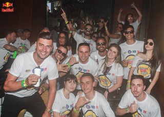 
<a style='margin-left: 5px;' class='btn btn-xs btn-social btn-facebook' href='https://www.facebook.com/sharer/sharer.php?u=https://galeramix.s01.web.getmuller.com.br/imagem/a84/800-800-90/conteudo/site_galerias/84/feijoada-do-jean-negao-galera-mix-40.jpg' rel='popup' data-width='500' data-height='400'><i class='fa fa-facebook'></i>Compartilhar <span class='hidden-xs'>no Facebook</span>
</a> 
<a class='btn btn-default btn-xs' target='_blank' href='imagem/a84/800-800-90/conteudo/site_galerias/84/feijoada-do-jean-negao-galera-mix-40.jpg'>
<span class='glyphicon glyphicon-cloud-download'></span> Salvar
</a>
