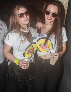 
<a style='margin-left: 5px;' class='btn btn-xs btn-social btn-facebook' href='https://www.facebook.com/sharer/sharer.php?u=https://galeramix.s01.web.getmuller.com.br/imagem/a84/800-800-90/conteudo/site_galerias/84/feijoada-do-jean-negao-galera-mix-42.jpg' rel='popup' data-width='500' data-height='400'><i class='fa fa-facebook'></i>Compartilhar <span class='hidden-xs'>no Facebook</span>
</a> 
<a class='btn btn-default btn-xs' target='_blank' href='imagem/a84/800-800-90/conteudo/site_galerias/84/feijoada-do-jean-negao-galera-mix-42.jpg'>
<span class='glyphicon glyphicon-cloud-download'></span> Salvar
</a>
