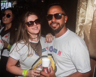 
<a style='margin-left: 5px;' class='btn btn-xs btn-social btn-facebook' href='https://www.facebook.com/sharer/sharer.php?u=https://galeramix.s01.web.getmuller.com.br/imagem/a84/800-800-90/conteudo/site_galerias/84/feijoada-do-jean-negao-galera-mix-44.jpg' rel='popup' data-width='500' data-height='400'><i class='fa fa-facebook'></i>Compartilhar <span class='hidden-xs'>no Facebook</span>
</a> 
<a class='btn btn-default btn-xs' target='_blank' href='imagem/a84/800-800-90/conteudo/site_galerias/84/feijoada-do-jean-negao-galera-mix-44.jpg'>
<span class='glyphicon glyphicon-cloud-download'></span> Salvar
</a>
