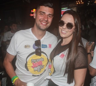 
<a style='margin-left: 5px;' class='btn btn-xs btn-social btn-facebook' href='https://www.facebook.com/sharer/sharer.php?u=https://galeramix.s01.web.getmuller.com.br/imagem/a84/800-800-90/conteudo/site_galerias/84/feijoada-do-jean-negao-galera-mix-45.jpg' rel='popup' data-width='500' data-height='400'><i class='fa fa-facebook'></i>Compartilhar <span class='hidden-xs'>no Facebook</span>
</a> 
<a class='btn btn-default btn-xs' target='_blank' href='imagem/a84/800-800-90/conteudo/site_galerias/84/feijoada-do-jean-negao-galera-mix-45.jpg'>
<span class='glyphicon glyphicon-cloud-download'></span> Salvar
</a>
