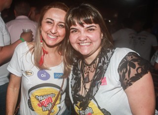 
<a style='margin-left: 5px;' class='btn btn-xs btn-social btn-facebook' href='https://www.facebook.com/sharer/sharer.php?u=https://galeramix.s01.web.getmuller.com.br/imagem/a84/800-800-90/conteudo/site_galerias/84/feijoada-do-jean-negao-galera-mix-46.jpg' rel='popup' data-width='500' data-height='400'><i class='fa fa-facebook'></i>Compartilhar <span class='hidden-xs'>no Facebook</span>
</a> 
<a class='btn btn-default btn-xs' target='_blank' href='imagem/a84/800-800-90/conteudo/site_galerias/84/feijoada-do-jean-negao-galera-mix-46.jpg'>
<span class='glyphicon glyphicon-cloud-download'></span> Salvar
</a>
