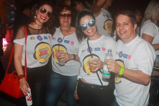 
<a style='margin-left: 5px;' class='btn btn-xs btn-social btn-facebook' href='https://www.facebook.com/sharer/sharer.php?u=https://galeramix.s01.web.getmuller.com.br/imagem/a84/800-800-90/conteudo/site_galerias/84/feijoada-do-jean-negao-galera-mix-5.jpg' rel='popup' data-width='500' data-height='400'><i class='fa fa-facebook'></i>Compartilhar <span class='hidden-xs'>no Facebook</span>
</a> 
<a class='btn btn-default btn-xs' target='_blank' href='imagem/a84/800-800-90/conteudo/site_galerias/84/feijoada-do-jean-negao-galera-mix-5.jpg'>
<span class='glyphicon glyphicon-cloud-download'></span> Salvar
</a>
