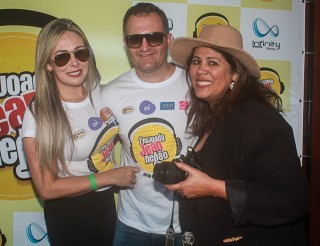 
<a style='margin-left: 5px;' class='btn btn-xs btn-social btn-facebook' href='https://www.facebook.com/sharer/sharer.php?u=https://galeramix.s01.web.getmuller.com.br/imagem/a84/800-800-90/conteudo/site_galerias/84/feijoada-do-jean-negao-galera-mix-50.jpg' rel='popup' data-width='500' data-height='400'><i class='fa fa-facebook'></i>Compartilhar <span class='hidden-xs'>no Facebook</span>
</a> 
<a class='btn btn-default btn-xs' target='_blank' href='imagem/a84/800-800-90/conteudo/site_galerias/84/feijoada-do-jean-negao-galera-mix-50.jpg'>
<span class='glyphicon glyphicon-cloud-download'></span> Salvar
</a>
