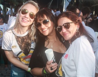 
<a style='margin-left: 5px;' class='btn btn-xs btn-social btn-facebook' href='https://www.facebook.com/sharer/sharer.php?u=https://galeramix.s01.web.getmuller.com.br/imagem/a84/800-800-90/conteudo/site_galerias/84/feijoada-do-jean-negao-galera-mix-57.jpg' rel='popup' data-width='500' data-height='400'><i class='fa fa-facebook'></i>Compartilhar <span class='hidden-xs'>no Facebook</span>
</a> 
<a class='btn btn-default btn-xs' target='_blank' href='imagem/a84/800-800-90/conteudo/site_galerias/84/feijoada-do-jean-negao-galera-mix-57.jpg'>
<span class='glyphicon glyphicon-cloud-download'></span> Salvar
</a>
