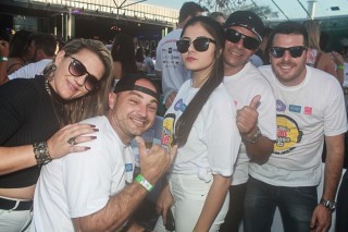 
<a style='margin-left: 5px;' class='btn btn-xs btn-social btn-facebook' href='https://www.facebook.com/sharer/sharer.php?u=https://galeramix.s01.web.getmuller.com.br/imagem/a84/800-800-90/conteudo/site_galerias/84/feijoada-do-jean-negao-galera-mix-60.jpg' rel='popup' data-width='500' data-height='400'><i class='fa fa-facebook'></i>Compartilhar <span class='hidden-xs'>no Facebook</span>
</a> 
<a class='btn btn-default btn-xs' target='_blank' href='imagem/a84/800-800-90/conteudo/site_galerias/84/feijoada-do-jean-negao-galera-mix-60.jpg'>
<span class='glyphicon glyphicon-cloud-download'></span> Salvar
</a>
