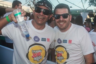 
<a style='margin-left: 5px;' class='btn btn-xs btn-social btn-facebook' href='https://www.facebook.com/sharer/sharer.php?u=https://galeramix.s01.web.getmuller.com.br/imagem/a84/800-800-90/conteudo/site_galerias/84/feijoada-do-jean-negao-galera-mix-61.jpg' rel='popup' data-width='500' data-height='400'><i class='fa fa-facebook'></i>Compartilhar <span class='hidden-xs'>no Facebook</span>
</a> 
<a class='btn btn-default btn-xs' target='_blank' href='imagem/a84/800-800-90/conteudo/site_galerias/84/feijoada-do-jean-negao-galera-mix-61.jpg'>
<span class='glyphicon glyphicon-cloud-download'></span> Salvar
</a>
