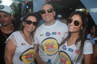 
<a style='margin-left: 5px;' class='btn btn-xs btn-social btn-facebook' href='https://www.facebook.com/sharer/sharer.php?u=https://galeramix.s01.web.getmuller.com.br/imagem/a84/800-800-90/conteudo/site_galerias/84/feijoada-do-jean-negao-galera-mix-63.jpg' rel='popup' data-width='500' data-height='400'><i class='fa fa-facebook'></i>Compartilhar <span class='hidden-xs'>no Facebook</span>
</a> 
<a class='btn btn-default btn-xs' target='_blank' href='imagem/a84/800-800-90/conteudo/site_galerias/84/feijoada-do-jean-negao-galera-mix-63.jpg'>
<span class='glyphicon glyphicon-cloud-download'></span> Salvar
</a>
