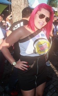 
<a style='margin-left: 5px;' class='btn btn-xs btn-social btn-facebook' href='https://www.facebook.com/sharer/sharer.php?u=https://galeramix.s01.web.getmuller.com.br/imagem/a84/800-800-90/conteudo/site_galerias/84/feijoada-do-jean-negao-galera-mix-66.jpg' rel='popup' data-width='500' data-height='400'><i class='fa fa-facebook'></i>Compartilhar <span class='hidden-xs'>no Facebook</span>
</a> 
<a class='btn btn-default btn-xs' target='_blank' href='imagem/a84/800-800-90/conteudo/site_galerias/84/feijoada-do-jean-negao-galera-mix-66.jpg'>
<span class='glyphicon glyphicon-cloud-download'></span> Salvar
</a>
