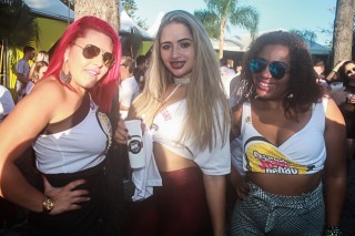 
<a style='margin-left: 5px;' class='btn btn-xs btn-social btn-facebook' href='https://www.facebook.com/sharer/sharer.php?u=https://galeramix.s01.web.getmuller.com.br/imagem/a84/800-800-90/conteudo/site_galerias/84/feijoada-do-jean-negao-galera-mix-67.jpg' rel='popup' data-width='500' data-height='400'><i class='fa fa-facebook'></i>Compartilhar <span class='hidden-xs'>no Facebook</span>
</a> 
<a class='btn btn-default btn-xs' target='_blank' href='imagem/a84/800-800-90/conteudo/site_galerias/84/feijoada-do-jean-negao-galera-mix-67.jpg'>
<span class='glyphicon glyphicon-cloud-download'></span> Salvar
</a>
