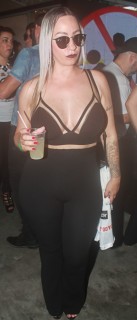 
<a style='margin-left: 5px;' class='btn btn-xs btn-social btn-facebook' href='https://www.facebook.com/sharer/sharer.php?u=https://galeramix.s01.web.getmuller.com.br/imagem/a84/800-800-90/conteudo/site_galerias/84/feijoada-do-jean-negao-galera-mix-7.jpg' rel='popup' data-width='500' data-height='400'><i class='fa fa-facebook'></i>Compartilhar <span class='hidden-xs'>no Facebook</span>
</a> 
<a class='btn btn-default btn-xs' target='_blank' href='imagem/a84/800-800-90/conteudo/site_galerias/84/feijoada-do-jean-negao-galera-mix-7.jpg'>
<span class='glyphicon glyphicon-cloud-download'></span> Salvar
</a>
