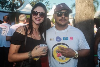 
<a style='margin-left: 5px;' class='btn btn-xs btn-social btn-facebook' href='https://www.facebook.com/sharer/sharer.php?u=https://galeramix.s01.web.getmuller.com.br/imagem/a84/800-800-90/conteudo/site_galerias/84/feijoada-do-jean-negao-galera-mix-70.jpg' rel='popup' data-width='500' data-height='400'><i class='fa fa-facebook'></i>Compartilhar <span class='hidden-xs'>no Facebook</span>
</a> 
<a class='btn btn-default btn-xs' target='_blank' href='imagem/a84/800-800-90/conteudo/site_galerias/84/feijoada-do-jean-negao-galera-mix-70.jpg'>
<span class='glyphicon glyphicon-cloud-download'></span> Salvar
</a>
