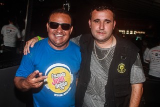 
<a style='margin-left: 5px;' class='btn btn-xs btn-social btn-facebook' href='https://www.facebook.com/sharer/sharer.php?u=https://galeramix.s01.web.getmuller.com.br/imagem/a84/800-800-90/conteudo/site_galerias/84/feijoada-do-jean-negao-galera-mix-75.jpg' rel='popup' data-width='500' data-height='400'><i class='fa fa-facebook'></i>Compartilhar <span class='hidden-xs'>no Facebook</span>
</a> 
<a class='btn btn-default btn-xs' target='_blank' href='imagem/a84/800-800-90/conteudo/site_galerias/84/feijoada-do-jean-negao-galera-mix-75.jpg'>
<span class='glyphicon glyphicon-cloud-download'></span> Salvar
</a>
