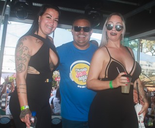 
<a style='margin-left: 5px;' class='btn btn-xs btn-social btn-facebook' href='https://www.facebook.com/sharer/sharer.php?u=https://galeramix.s01.web.getmuller.com.br/imagem/a84/800-800-90/conteudo/site_galerias/84/feijoada-do-jean-negao-galera-mix-9.jpg' rel='popup' data-width='500' data-height='400'><i class='fa fa-facebook'></i>Compartilhar <span class='hidden-xs'>no Facebook</span>
</a> 
<a class='btn btn-default btn-xs' target='_blank' href='imagem/a84/800-800-90/conteudo/site_galerias/84/feijoada-do-jean-negao-galera-mix-9.jpg'>
<span class='glyphicon glyphicon-cloud-download'></span> Salvar
</a>
