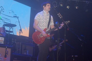 
                                    <a style='margin-left: 5px;' class='btn btn-xs btn-social btn-facebook' href='https://www.facebook.com/sharer/sharer.php?u=https://galeramix.s01.web.getmuller.com.br/imagem/a86/800-800-90/conteudo/site_galerias/86/skank-petry-galera-mix-1.jpg' rel='popup' data-width='500' data-height='400'><i class='fa fa-facebook'></i>Compartilhar <span class='hidden-xs'>no Facebook</span>
                                </a> 
                                <a class='btn btn-default btn-xs' target='_blank' href='imagem/a86/800-800-90/conteudo/site_galerias/86/skank-petry-galera-mix-1.jpg'>
                                    <span class='glyphicon glyphicon-cloud-download'></span> Salvar
                                </a>
                                