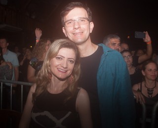 
                                <a style='margin-left: 5px;' class='btn btn-xs btn-social btn-facebook' href='https://www.facebook.com/sharer/sharer.php?u=https://galeramix.s01.web.getmuller.com.br/imagem/a86/800-800-90/conteudo/site_galerias/86/skank-petry-galera-mix-10.jpg' rel='popup' data-width='500' data-height='400'><i class='fa fa-facebook'></i>Compartilhar <span class='hidden-xs'>no Facebook</span>
                            </a> 
                            <a class='btn btn-default btn-xs' target='_blank' href='imagem/a86/800-800-90/conteudo/site_galerias/86/skank-petry-galera-mix-10.jpg'>
                                <span class='glyphicon glyphicon-cloud-download'></span> Salvar
                            </a>
                            