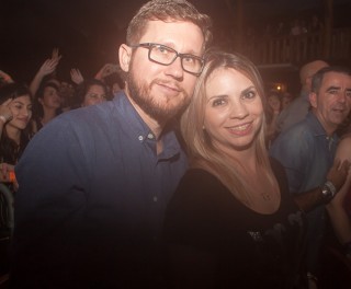 
                    <a style='margin-left: 5px;' class='btn btn-xs btn-social btn-facebook' href='https://www.facebook.com/sharer/sharer.php?u=https://galeramix.s01.web.getmuller.com.br/imagem/a86/800-800-90/conteudo/site_galerias/86/skank-petry-galera-mix-13.jpg' rel='popup' data-width='500' data-height='400'><i class='fa fa-facebook'></i>Compartilhar <span class='hidden-xs'>no Facebook</span>
                </a> 
                <a class='btn btn-default btn-xs' target='_blank' href='imagem/a86/800-800-90/conteudo/site_galerias/86/skank-petry-galera-mix-13.jpg'>
                    <span class='glyphicon glyphicon-cloud-download'></span> Salvar
                </a>
                