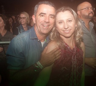 
                <a style='margin-left: 5px;' class='btn btn-xs btn-social btn-facebook' href='https://www.facebook.com/sharer/sharer.php?u=https://galeramix.s01.web.getmuller.com.br/imagem/a86/800-800-90/conteudo/site_galerias/86/skank-petry-galera-mix-14.jpg' rel='popup' data-width='500' data-height='400'><i class='fa fa-facebook'></i>Compartilhar <span class='hidden-xs'>no Facebook</span>
            </a> 
            <a class='btn btn-default btn-xs' target='_blank' href='imagem/a86/800-800-90/conteudo/site_galerias/86/skank-petry-galera-mix-14.jpg'>
                <span class='glyphicon glyphicon-cloud-download'></span> Salvar
            </a>
            