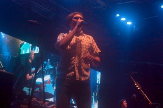 
<a style='margin-left: 5px;' class='btn btn-xs btn-social btn-facebook' href='https://www.facebook.com/sharer/sharer.php?u=https://galeramix.s01.web.getmuller.com.br/imagem/a86/800-800-90/conteudo/site_galerias/86/skank-petry-galera-mix-3.jpg' rel='popup' data-width='500' data-height='400'><i class='fa fa-facebook'></i>Compartilhar <span class='hidden-xs'>no Facebook</span>
</a> 
<a class='btn btn-default btn-xs' target='_blank' href='imagem/a86/800-800-90/conteudo/site_galerias/86/skank-petry-galera-mix-3.jpg'>
<span class='glyphicon glyphicon-cloud-download'></span> Salvar
</a>
