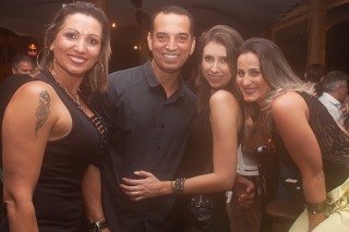 
<a style='margin-left: 5px;' class='btn btn-xs btn-social btn-facebook' href='https://www.facebook.com/sharer/sharer.php?u=https://galeramix.s01.web.getmuller.com.br/imagem/a86/800-800-90/conteudo/site_galerias/86/skank-petry-galera-mix-35.jpg' rel='popup' data-width='500' data-height='400'><i class='fa fa-facebook'></i>Compartilhar <span class='hidden-xs'>no Facebook</span>
</a> 
<a class='btn btn-default btn-xs' target='_blank' href='imagem/a86/800-800-90/conteudo/site_galerias/86/skank-petry-galera-mix-35.jpg'>
<span class='glyphicon glyphicon-cloud-download'></span> Salvar
</a>
