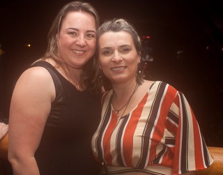 
<a style='margin-left: 5px;' class='btn btn-xs btn-social btn-facebook' href='https://www.facebook.com/sharer/sharer.php?u=https://galeramix.s01.web.getmuller.com.br/imagem/a86/800-800-90/conteudo/site_galerias/86/skank-petry-galera-mix-39.jpg' rel='popup' data-width='500' data-height='400'><i class='fa fa-facebook'></i>Compartilhar <span class='hidden-xs'>no Facebook</span>
</a> 
<a class='btn btn-default btn-xs' target='_blank' href='imagem/a86/800-800-90/conteudo/site_galerias/86/skank-petry-galera-mix-39.jpg'>
<span class='glyphicon glyphicon-cloud-download'></span> Salvar
</a>
