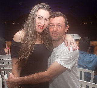 
<a style='margin-left: 5px;' class='btn btn-xs btn-social btn-facebook' href='https://www.facebook.com/sharer/sharer.php?u=https://galeramix.s01.web.getmuller.com.br/imagem/a86/800-800-90/conteudo/site_galerias/86/skank-petry-galera-mix-41.jpg' rel='popup' data-width='500' data-height='400'><i class='fa fa-facebook'></i>Compartilhar <span class='hidden-xs'>no Facebook</span>
</a> 
<a class='btn btn-default btn-xs' target='_blank' href='imagem/a86/800-800-90/conteudo/site_galerias/86/skank-petry-galera-mix-41.jpg'>
<span class='glyphicon glyphicon-cloud-download'></span> Salvar
</a>
