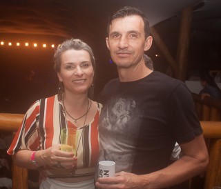 
<a style='margin-left: 5px;' class='btn btn-xs btn-social btn-facebook' href='https://www.facebook.com/sharer/sharer.php?u=https://galeramix.s01.web.getmuller.com.br/imagem/a86/800-800-90/conteudo/site_galerias/86/skank-petry-galera-mix-42.jpg' rel='popup' data-width='500' data-height='400'><i class='fa fa-facebook'></i>Compartilhar <span class='hidden-xs'>no Facebook</span>
</a> 
<a class='btn btn-default btn-xs' target='_blank' href='imagem/a86/800-800-90/conteudo/site_galerias/86/skank-petry-galera-mix-42.jpg'>
<span class='glyphicon glyphicon-cloud-download'></span> Salvar
</a>
