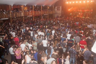 
<a style='margin-left: 5px;' class='btn btn-xs btn-social btn-facebook' href='https://www.facebook.com/sharer/sharer.php?u=https://galeramix.s01.web.getmuller.com.br/imagem/a86/800-800-90/conteudo/site_galerias/86/skank-petry-galera-mix-48.jpg' rel='popup' data-width='500' data-height='400'><i class='fa fa-facebook'></i>Compartilhar <span class='hidden-xs'>no Facebook</span>
</a> 
<a class='btn btn-default btn-xs' target='_blank' href='imagem/a86/800-800-90/conteudo/site_galerias/86/skank-petry-galera-mix-48.jpg'>
<span class='glyphicon glyphicon-cloud-download'></span> Salvar
</a>
