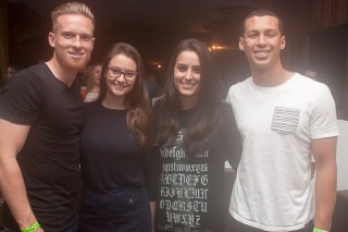 
<a style='margin-left: 5px;' class='btn btn-xs btn-social btn-facebook' href='https://www.facebook.com/sharer/sharer.php?u=https://galeramix.s01.web.getmuller.com.br/imagem/a86/800-800-90/conteudo/site_galerias/86/skank-petry-galera-mix-53.jpg' rel='popup' data-width='500' data-height='400'><i class='fa fa-facebook'></i>Compartilhar <span class='hidden-xs'>no Facebook</span>
</a> 
<a class='btn btn-default btn-xs' target='_blank' href='imagem/a86/800-800-90/conteudo/site_galerias/86/skank-petry-galera-mix-53.jpg'>
<span class='glyphicon glyphicon-cloud-download'></span> Salvar
</a>
