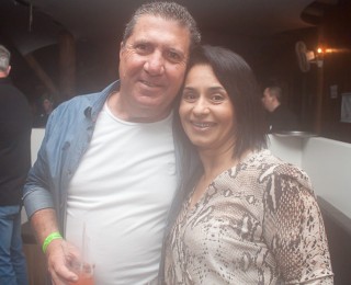 
<a style='margin-left: 5px;' class='btn btn-xs btn-social btn-facebook' href='https://www.facebook.com/sharer/sharer.php?u=https://galeramix.s01.web.getmuller.com.br/imagem/a86/800-800-90/conteudo/site_galerias/86/skank-petry-galera-mix-55.jpg' rel='popup' data-width='500' data-height='400'><i class='fa fa-facebook'></i>Compartilhar <span class='hidden-xs'>no Facebook</span>
</a> 
<a class='btn btn-default btn-xs' target='_blank' href='imagem/a86/800-800-90/conteudo/site_galerias/86/skank-petry-galera-mix-55.jpg'>
<span class='glyphicon glyphicon-cloud-download'></span> Salvar
</a>
