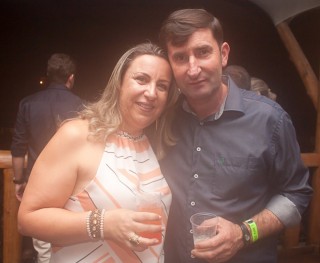 
<a style='margin-left: 5px;' class='btn btn-xs btn-social btn-facebook' href='https://www.facebook.com/sharer/sharer.php?u=https://galeramix.s01.web.getmuller.com.br/imagem/a86/800-800-90/conteudo/site_galerias/86/skank-petry-galera-mix-56.jpg' rel='popup' data-width='500' data-height='400'><i class='fa fa-facebook'></i>Compartilhar <span class='hidden-xs'>no Facebook</span>
</a> 
<a class='btn btn-default btn-xs' target='_blank' href='imagem/a86/800-800-90/conteudo/site_galerias/86/skank-petry-galera-mix-56.jpg'>
<span class='glyphicon glyphicon-cloud-download'></span> Salvar
</a>
