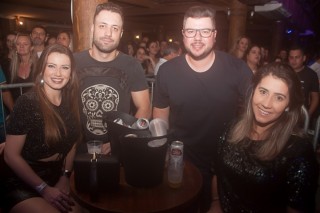 
<a style='margin-left: 5px;' class='btn btn-xs btn-social btn-facebook' href='https://www.facebook.com/sharer/sharer.php?u=https://galeramix.s01.web.getmuller.com.br/imagem/a86/800-800-90/conteudo/site_galerias/86/skank-petry-galera-mix-6.jpg' rel='popup' data-width='500' data-height='400'><i class='fa fa-facebook'></i>Compartilhar <span class='hidden-xs'>no Facebook</span>
</a> 
<a class='btn btn-default btn-xs' target='_blank' href='imagem/a86/800-800-90/conteudo/site_galerias/86/skank-petry-galera-mix-6.jpg'>
<span class='glyphicon glyphicon-cloud-download'></span> Salvar
</a>
