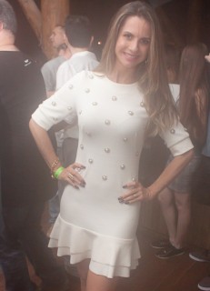 
<a style='margin-left: 5px;' class='btn btn-xs btn-social btn-facebook' href='https://www.facebook.com/sharer/sharer.php?u=https://galeramix.s01.web.getmuller.com.br/imagem/a86/800-800-90/conteudo/site_galerias/86/skank-petry-galera-mix-60.jpg' rel='popup' data-width='500' data-height='400'><i class='fa fa-facebook'></i>Compartilhar <span class='hidden-xs'>no Facebook</span>
</a> 
<a class='btn btn-default btn-xs' target='_blank' href='imagem/a86/800-800-90/conteudo/site_galerias/86/skank-petry-galera-mix-60.jpg'>
<span class='glyphicon glyphicon-cloud-download'></span> Salvar
</a>
