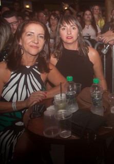 
<a style='margin-left: 5px;' class='btn btn-xs btn-social btn-facebook' href='https://www.facebook.com/sharer/sharer.php?u=https://galeramix.s01.web.getmuller.com.br/imagem/a86/800-800-90/conteudo/site_galerias/86/skank-petry-galera-mix-9.jpg' rel='popup' data-width='500' data-height='400'><i class='fa fa-facebook'></i>Compartilhar <span class='hidden-xs'>no Facebook</span>
</a> 
<a class='btn btn-default btn-xs' target='_blank' href='imagem/a86/800-800-90/conteudo/site_galerias/86/skank-petry-galera-mix-9.jpg'>
<span class='glyphicon glyphicon-cloud-download'></span> Salvar
</a>
